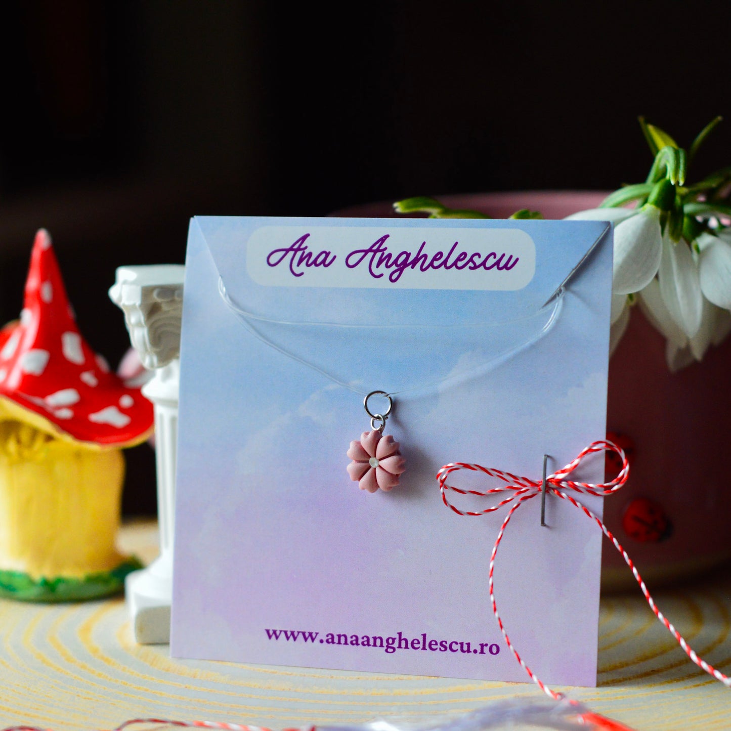 Colier la baza gâtului cu floare roz