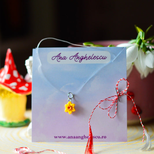 Colier la baza gâtului cu narcisă galbenă