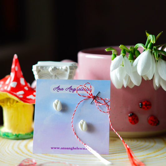 Cercei stud lalea albă