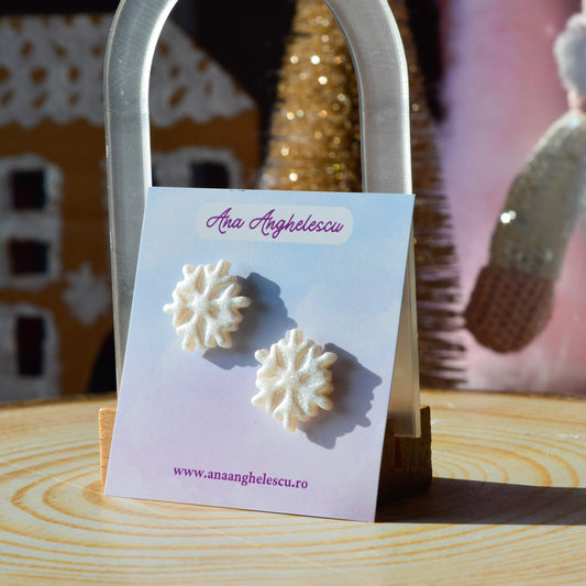 Cercei stud fulg alb perlat