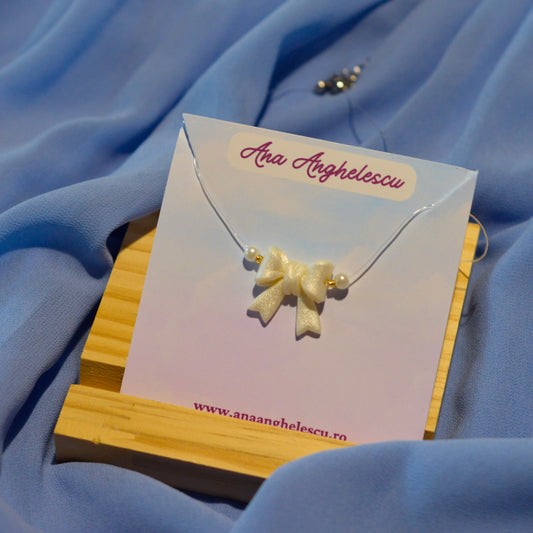 Colier fundiță alb perlat