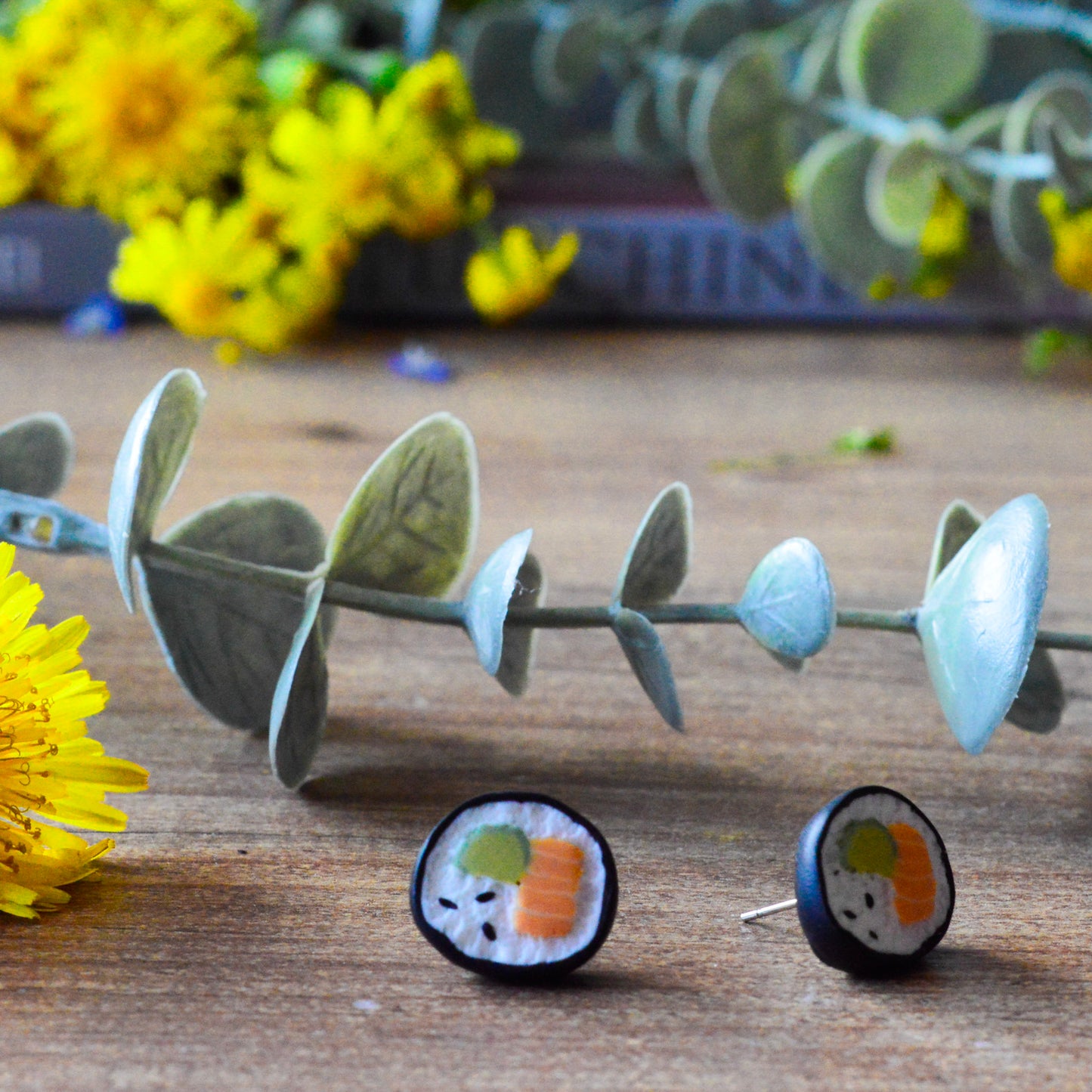 Cercei stud sushi
