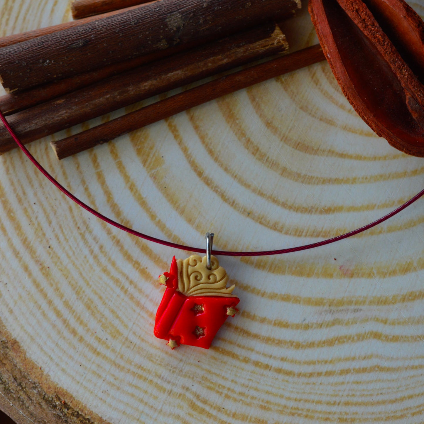 Pandantiv carte magică roșie