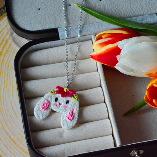 Colier iepuraș cu floricele