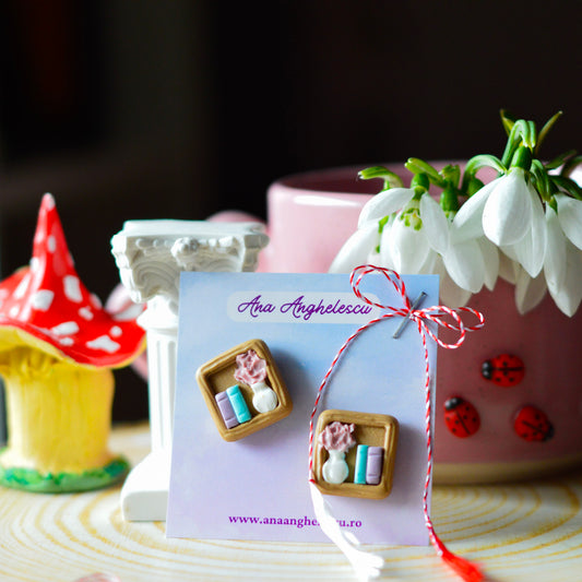 Cercei stud raft cu cărți