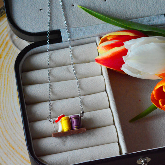 Colier raft cu cărți